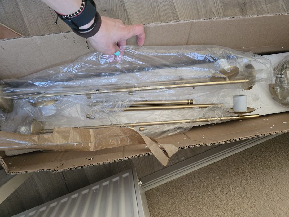 Lustra suspendata globuri