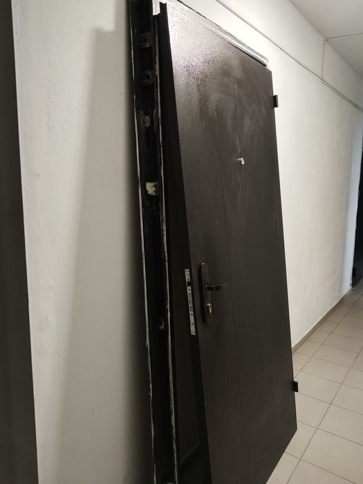 Продам железный дверь б/у