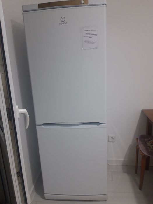 Холодильник Indesit