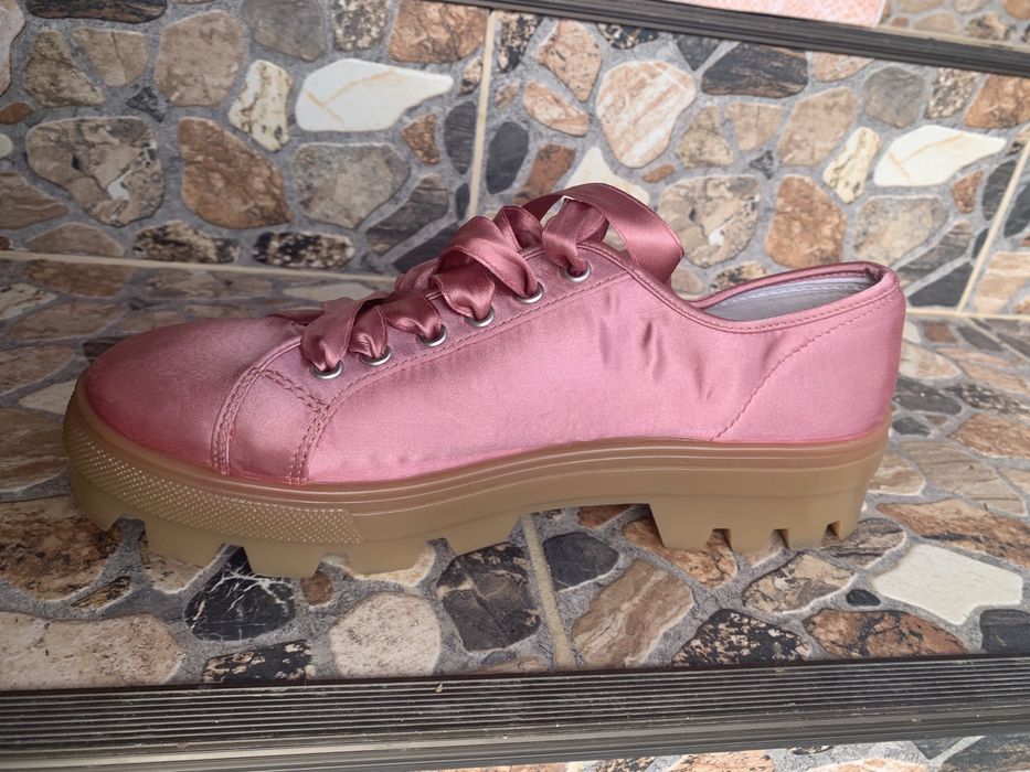 Vand pantofi urgent!