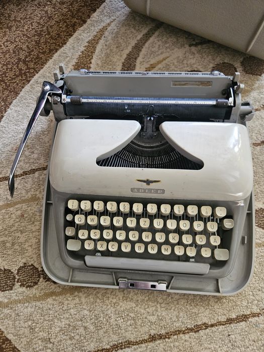 Masina de scris Adler