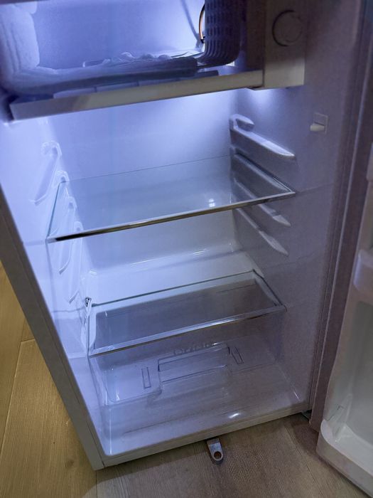 Продается Холодильник Artel HS 117 RN белый