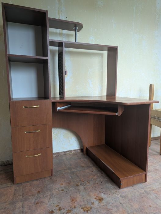 Продам компьютерный стол