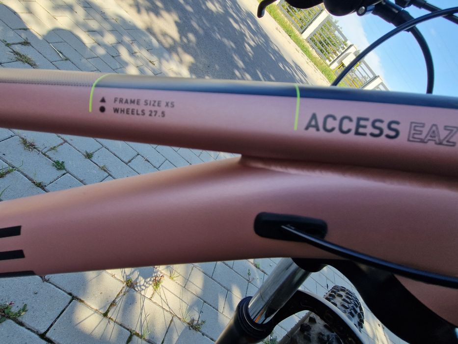 Bicicleta Cube Acces 27.5 pentru fete, dama