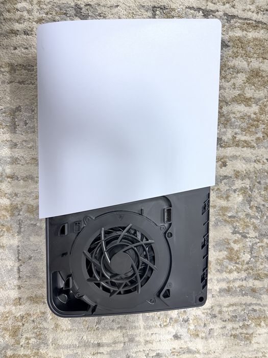 PlayStation 5 Slim Disc Edition + FC26 (Garanție eMag 2027)