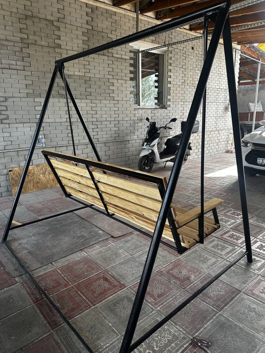 Продам садовую качелю