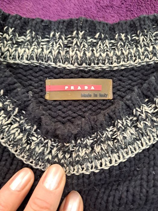 Два мъжки пуловера