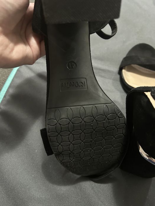 Sandale Dama , geaca de blugi si rochie