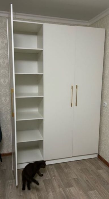 Шкаф с зеркалом продам