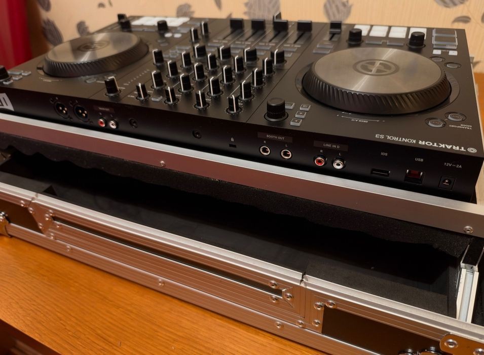 Vând consolă  dj