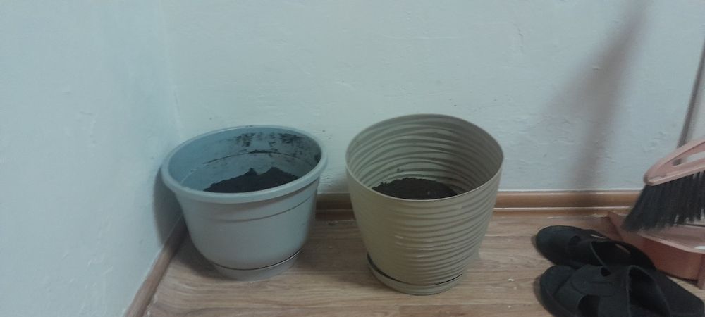 2 горшка новых  продам