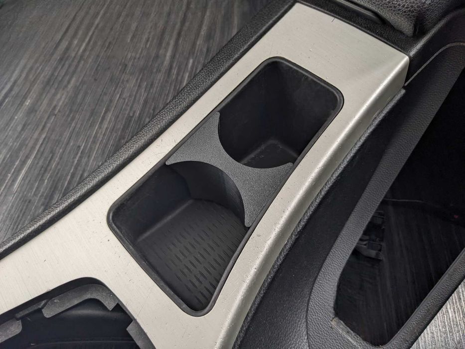 BMW E90 E91 E92 E93 - аксесоари, поставки за чаши, къпхолдъри и др.