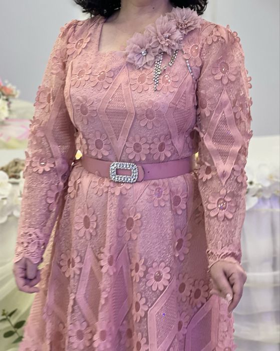 Продам платье  кружевное