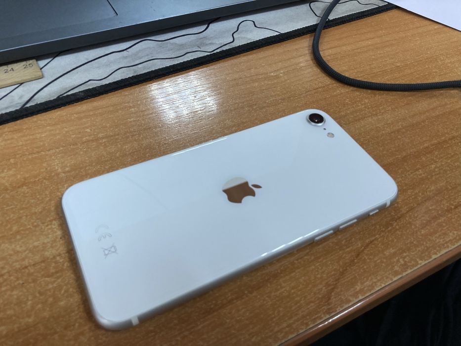 Iphone SE 2020 Белый