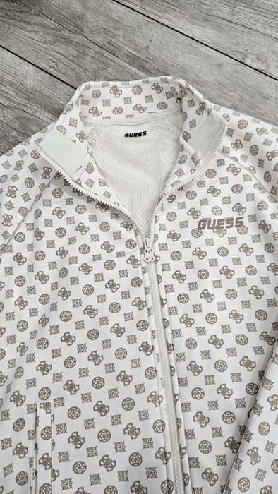 Чисто нов комплект Guess