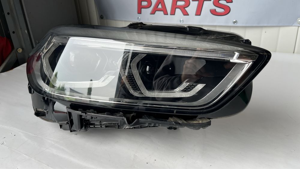 2 броя десен и 2 броя ляв фар BMW 1 F40 2020-