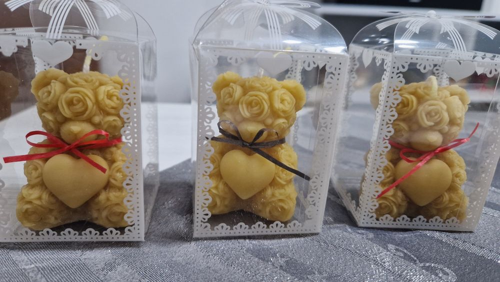 Свещи от чист пчелен восък