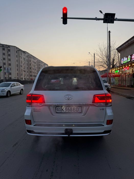 Toyota Land Cruiser 200