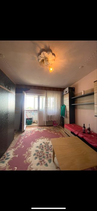 Vand apartament cu o camera Uta central