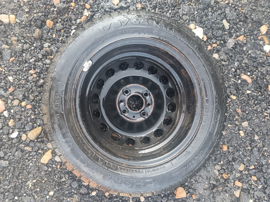 Vând 4 cauciucuri cu jante