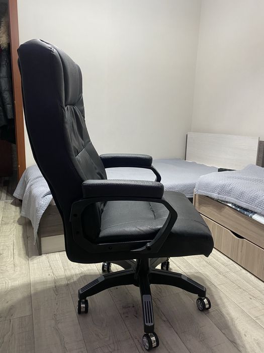 Продам офисное кресло бу.