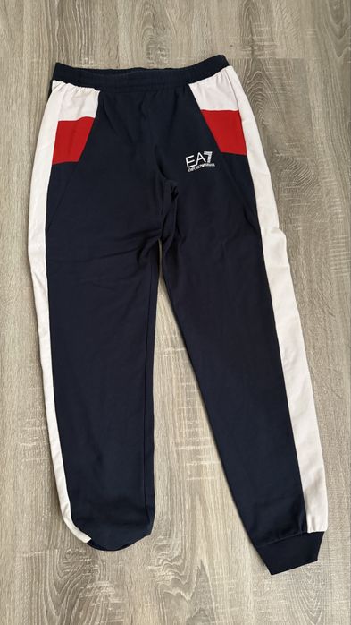 EA7 мъжки комплект L размер