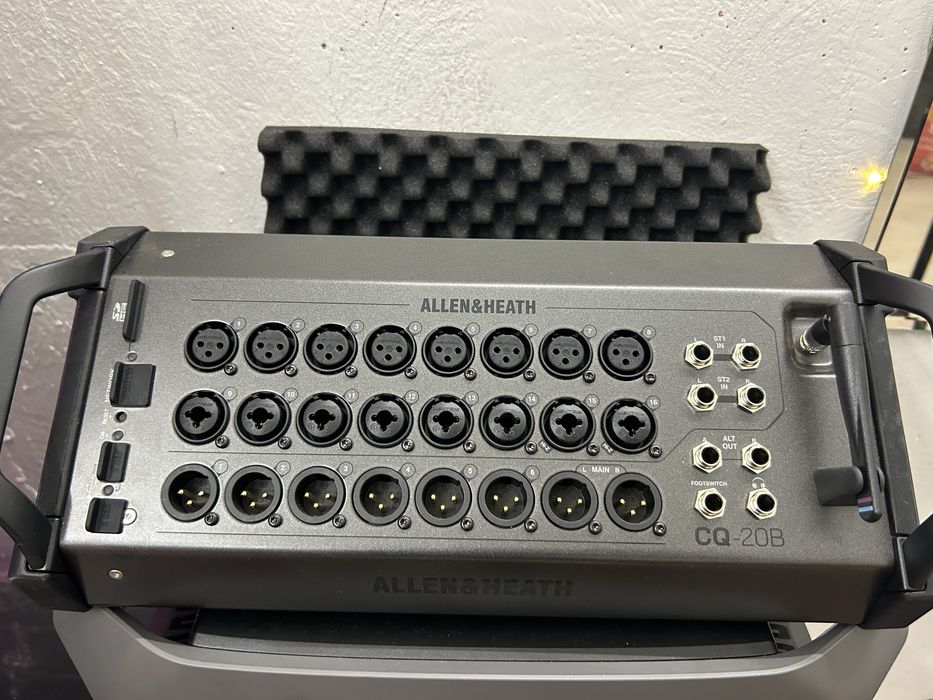 Продам цифровой микшерный пульт Allen heath cq20b