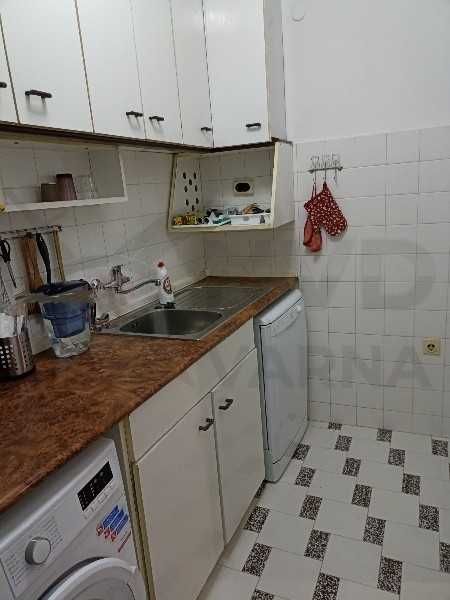 Дава се под наем тристаен апартамент в Център! 21864312