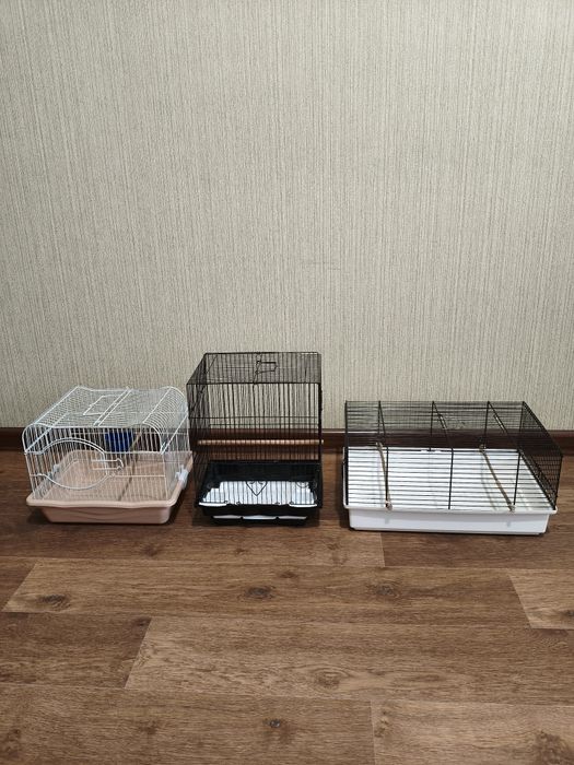 Продам клетки для мелких птиц.