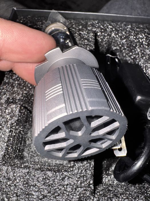 Becuri LED H7 cu lupă – NOI – 6500K – lumină foarte puternică