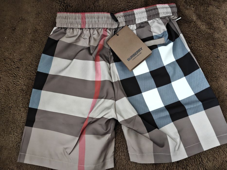 Pantaloni scurti Burberry L