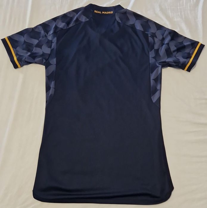 Vand 2 tricouri Real Madrid