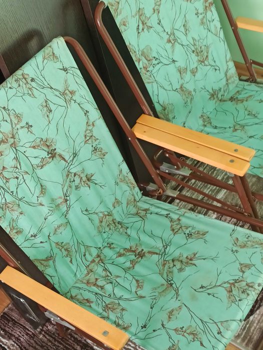 Vând 1 scaun pentru camping ( pitnic ) nou, nefolosit.