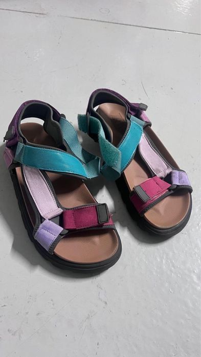 Продам сандалии Zara
