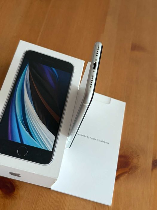 Iphone SE 2020 - Бял - 64GB -Перфектно състояние - Неразличим от Нов