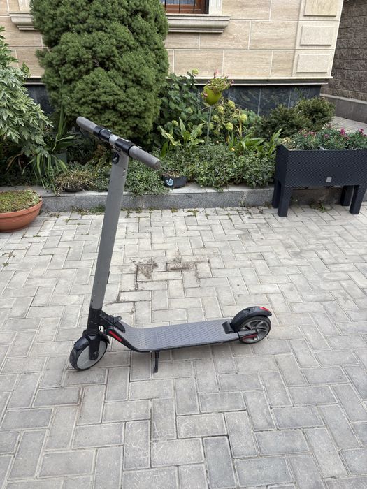 Срочно продаю Електро самокат ninebot