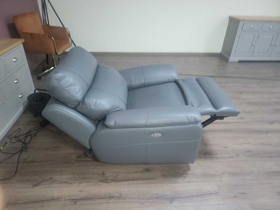 Сив кожен фотьойл с електрически релаксиращ механизъм