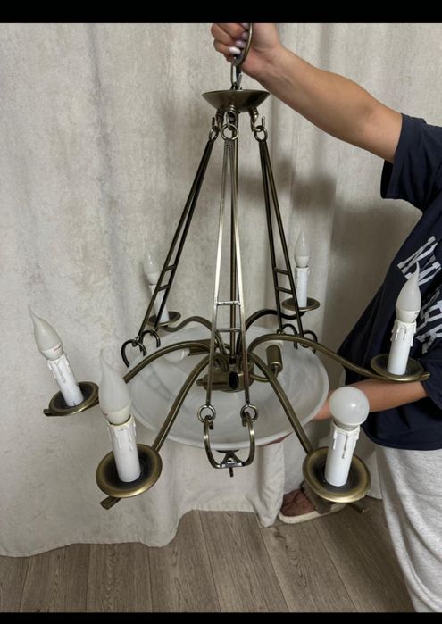 Продам люстру ,светильник