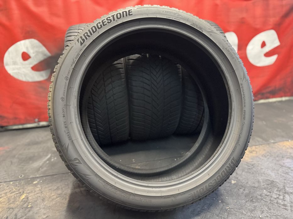 285 40 22, Зимни гуми, Bridgestone BlizzakLM005, 4 броя