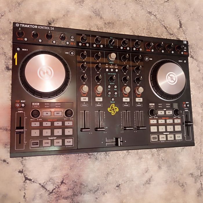 Consola Dj Traktor S4 Mk1 si Mk2 si S2 Mk2