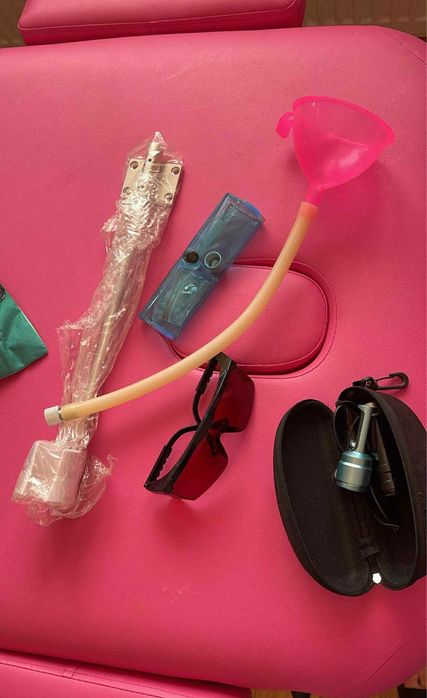 Laser pentru îndepărtarea petelor, tatuaje și pentru peeling cu carbon