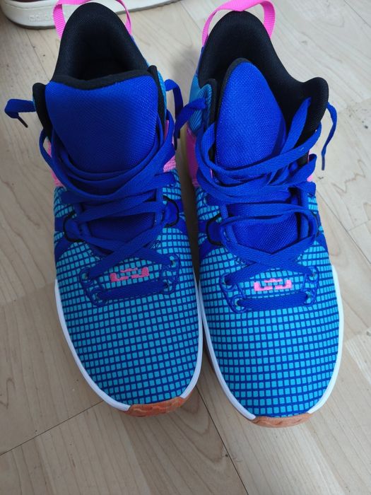 Nike Lebron James