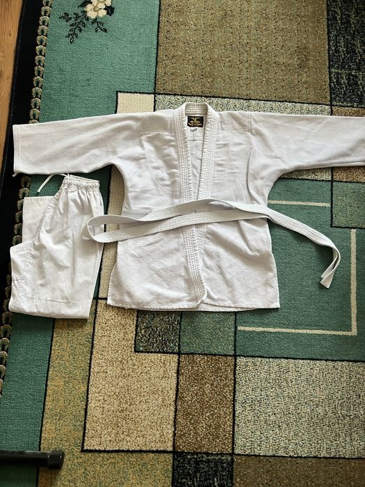 Продам кимоно на рост 160