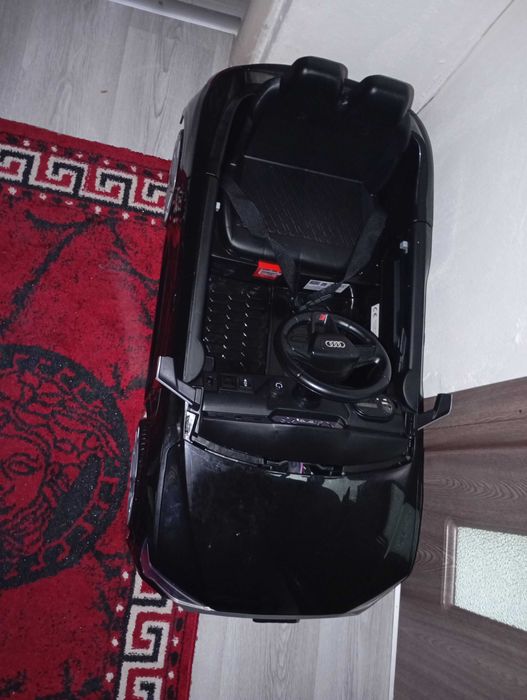 Mașinuță electrica cu telecomanda și încărcător