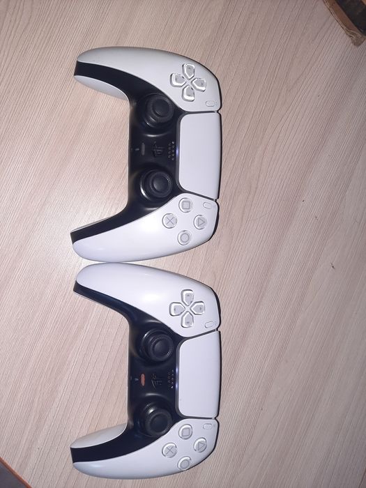 Продам Playstation 5 + 2 джойстика