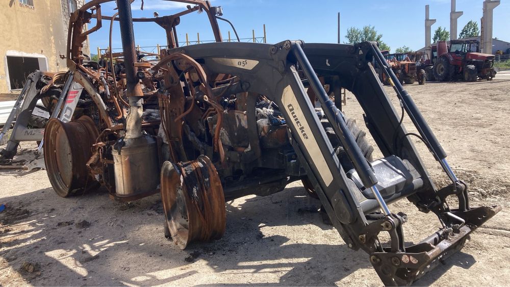 Dezmembrez New Holland T5060