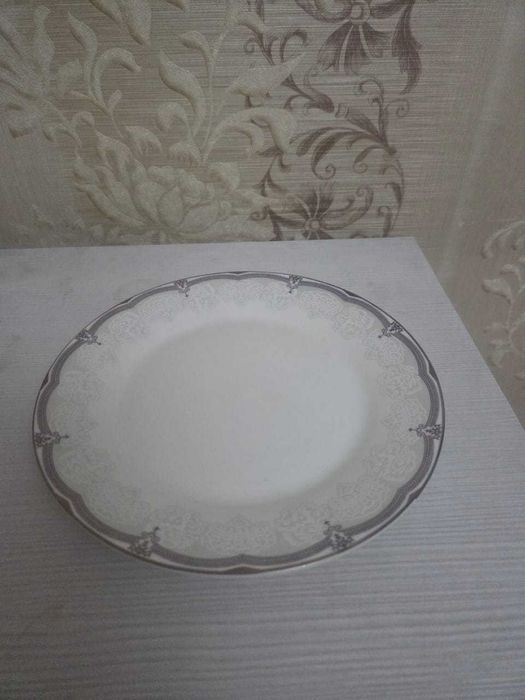 продам посуду тарелки, вазы блюда фарфор