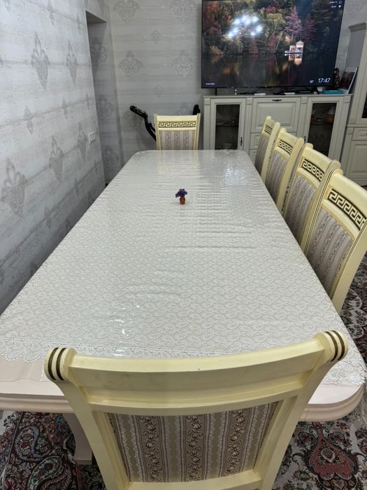 Стол и 5 стульев в продаже