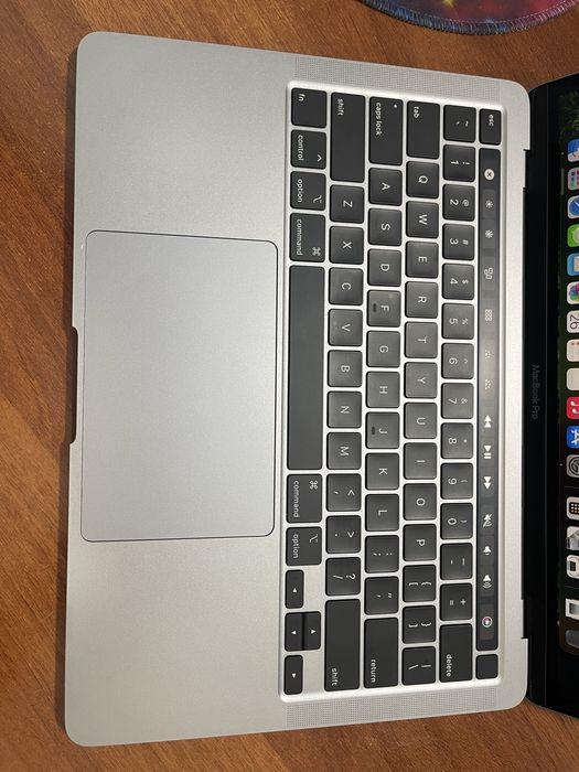 MacBook Pro 2020 13inch 10/9 holati