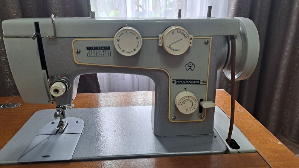 Швейная машинка Подольск-142